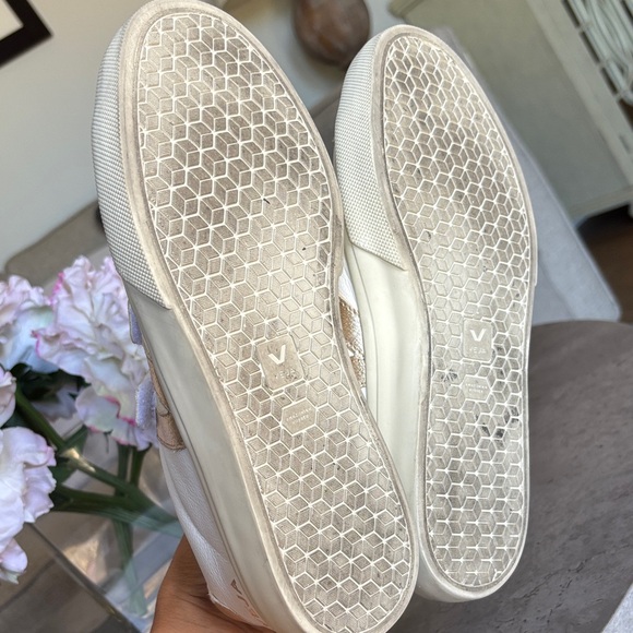 Veja White Women's Sneakers - Picture 5 of 5